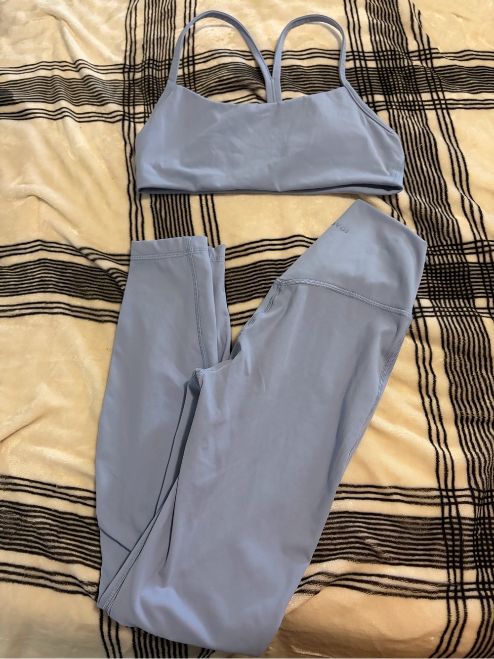 Seamless Light Blue High-Waist Leggings with Matching Sports Bra Set